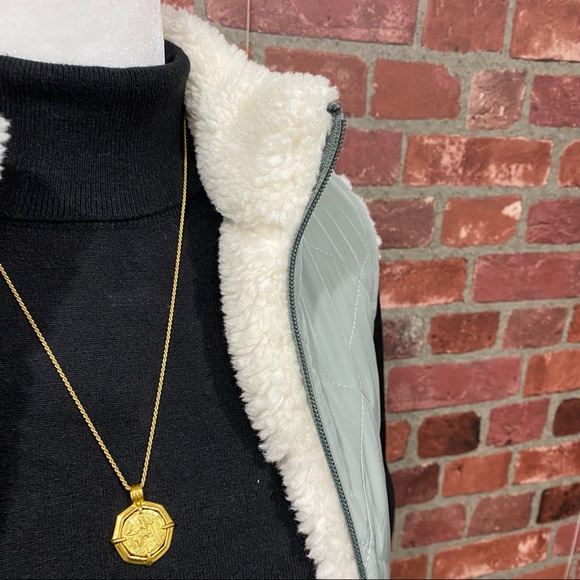 XS Reversible Sherpa Sage Green Zip Up Vest - Picture 16 of 17